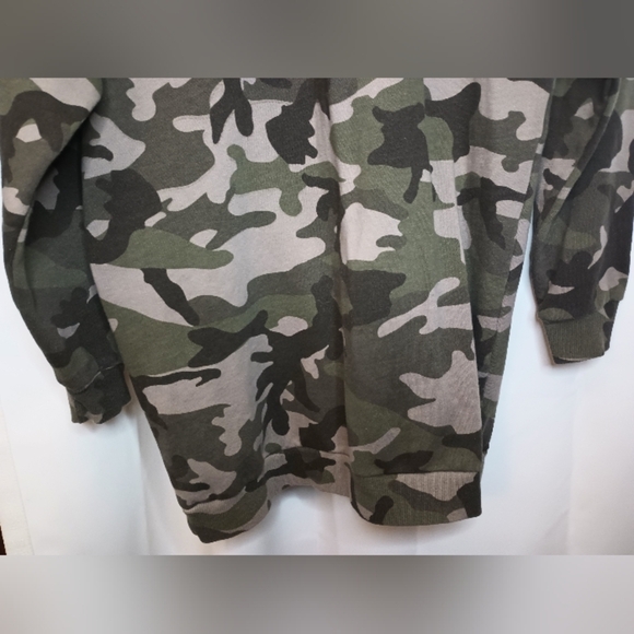 True Religion Half Zip Pullover Sweatshirt Womens Small Camo Dress Fleece Logo - Picture 4 of 10